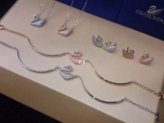 Picture of Swarovski Sets _SKUSwarovskiSuits7syx215212